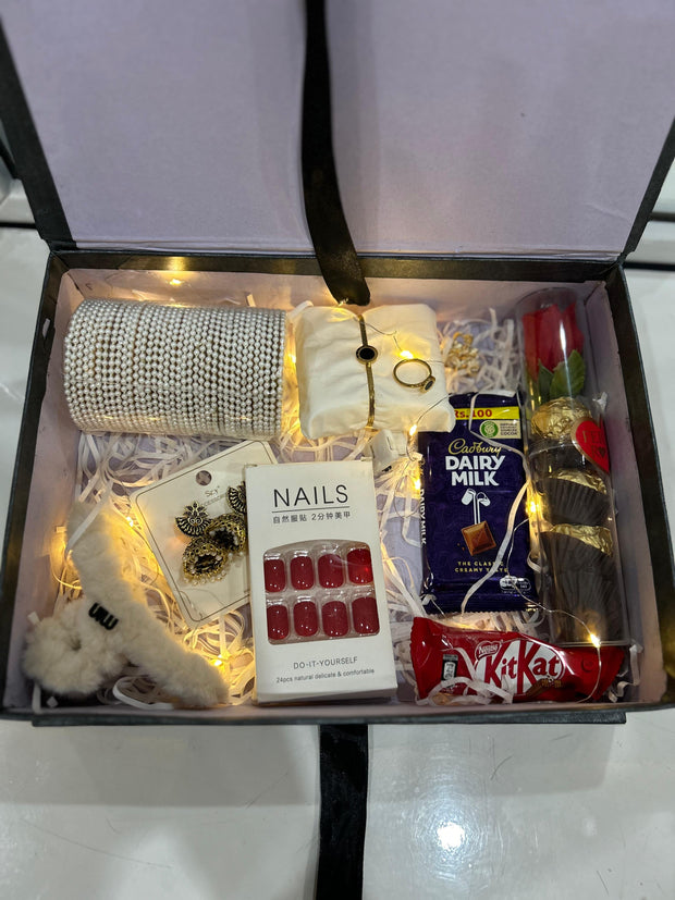 Customizable Eid Gift Box – Jewelry, Chocolates & More